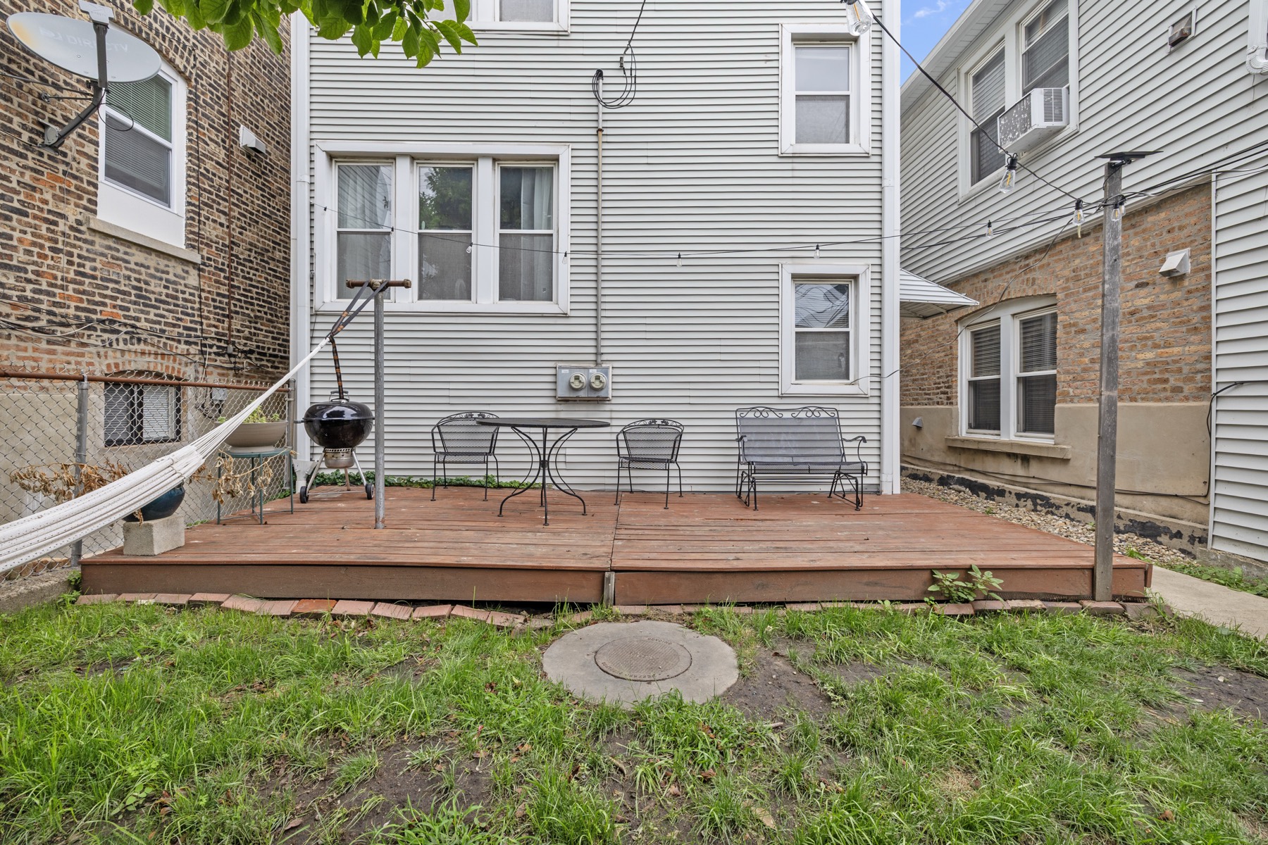 Yard space and seating